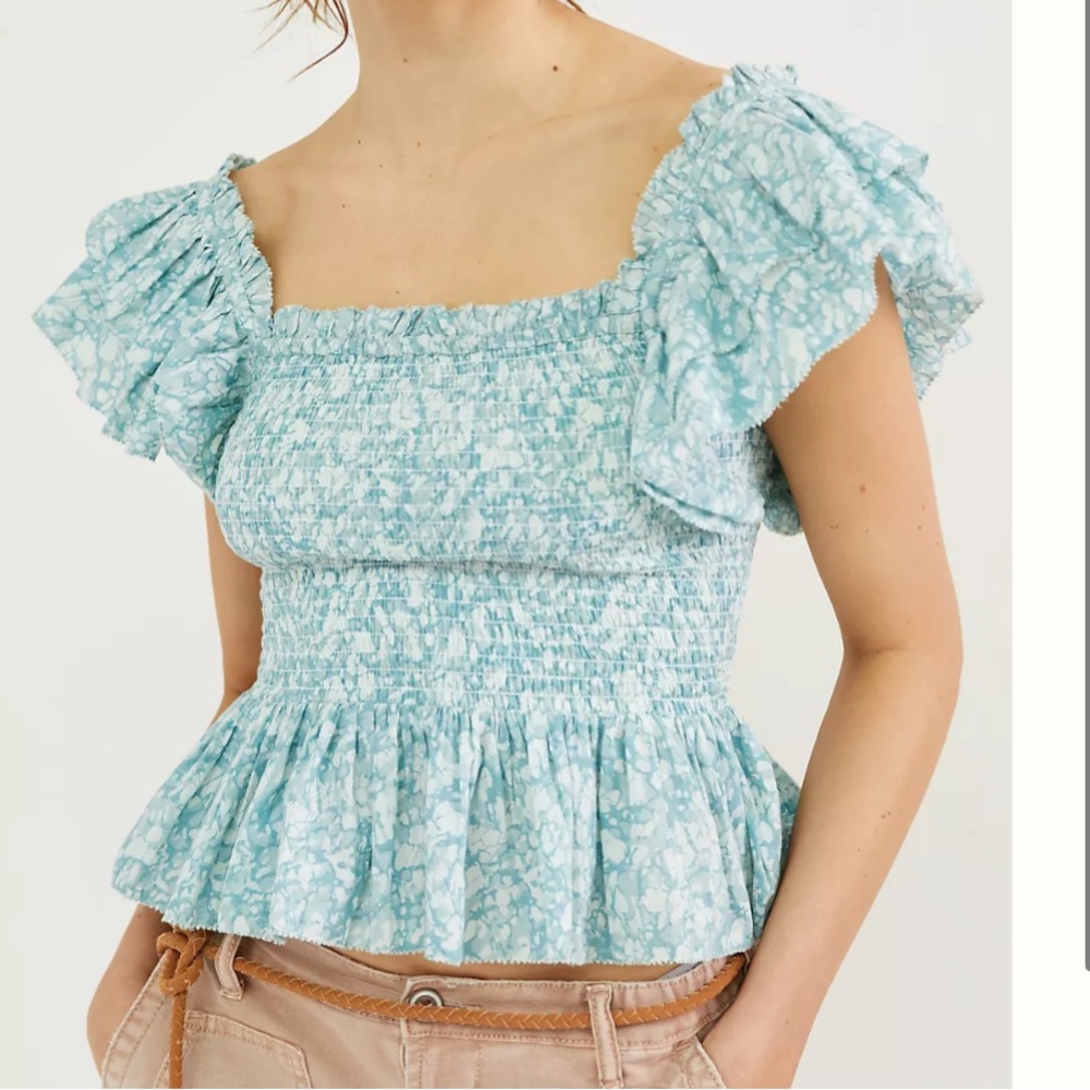 Love the Label (Anthropologie) blue flowery top! Size S